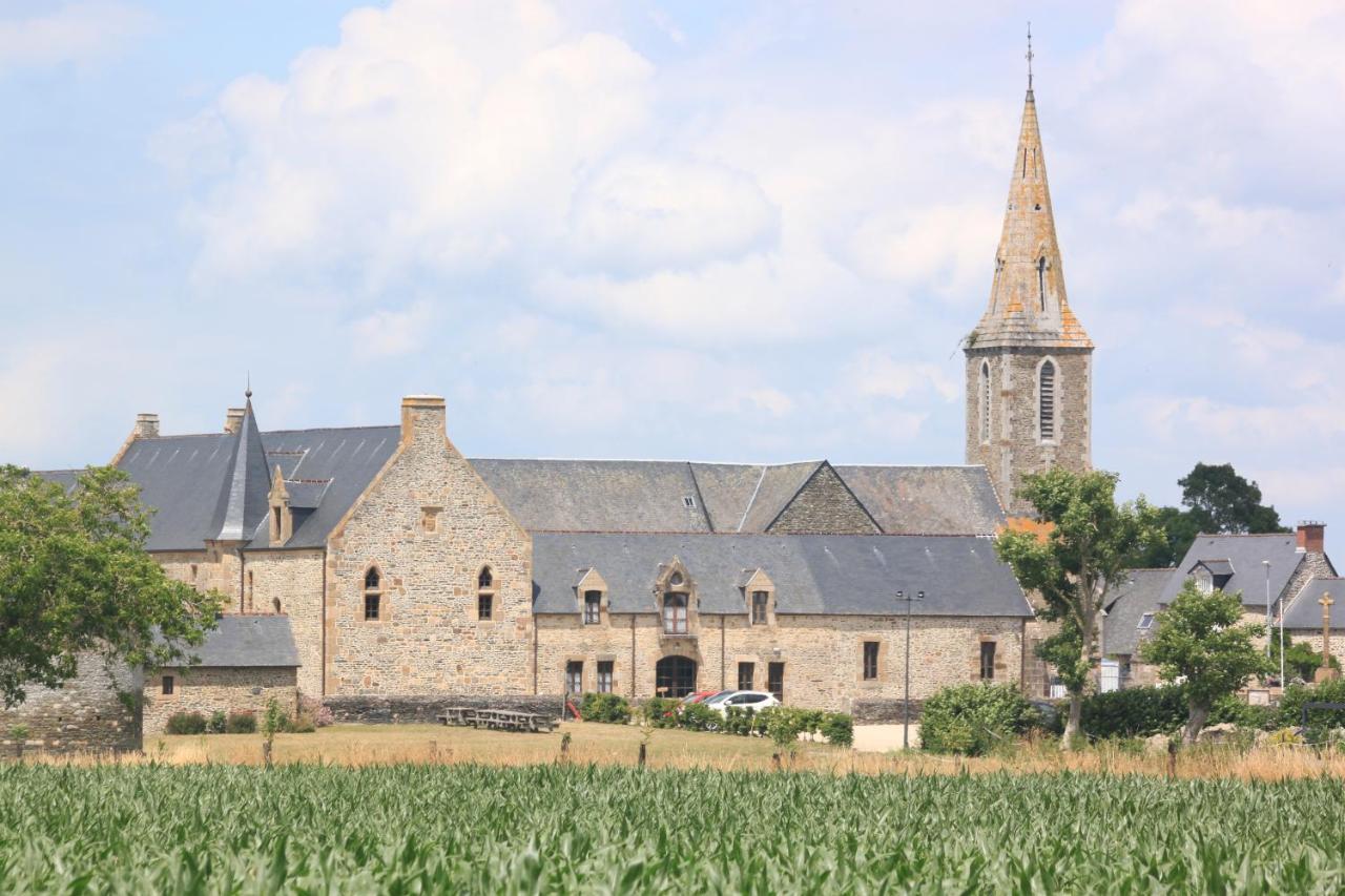 Le Coin Des Hirondelles Villa Pontorson Bagian luar foto