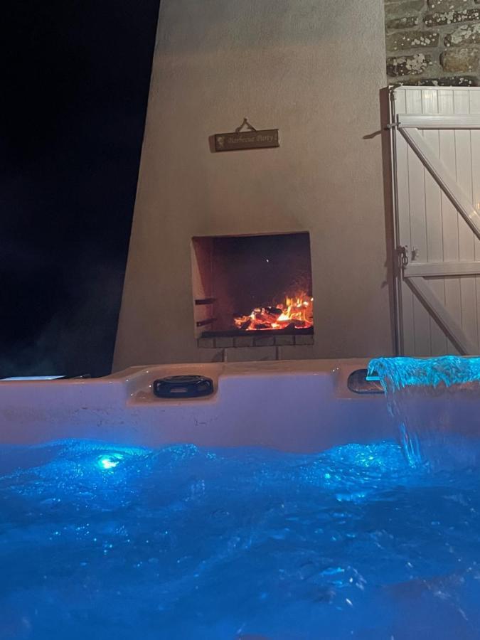 Le Coin Des Hirondelles Villa Pontorson Bagian luar foto